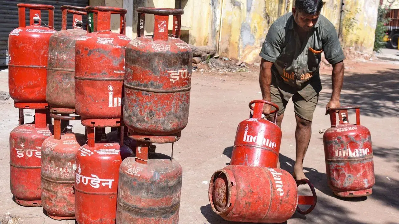 India LPG Dependence के बीच गैस सिलेंडर सप्लाई पर असर